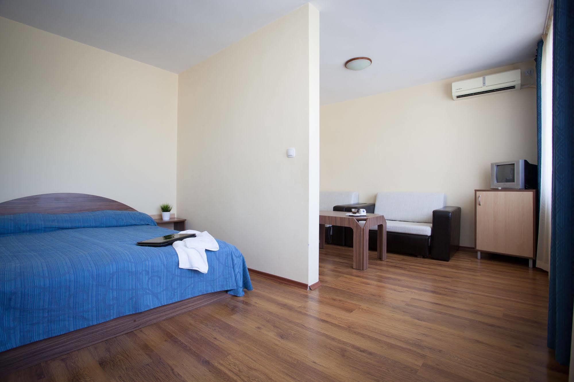 Hotel Rahovets Gorna Oryakhovitsa Exteriör bild